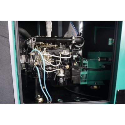 25kw扬动柴油发电机组-扬动4缸柴油机缸径/行程：100/118mm,水冷发动机功率30KW,配套马拉松斯坦福发电机。厂价直销欢迎选购：13773399855。