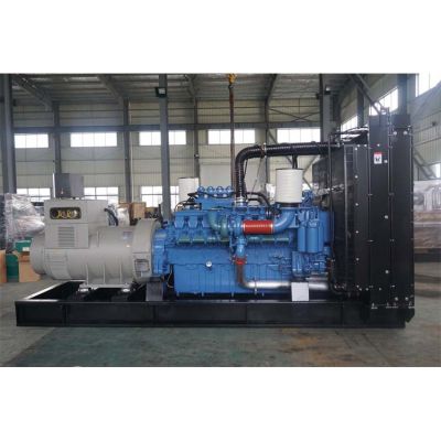 700kw奔驰柴油发电机组-奔驰16缸柴油机16V2000G25柴油发电机组,缸径/行程：130/150mm,柴油发电机组水冷发动机功率728KW,柴油发电机组配套马拉松斯坦福发电机。厂价直销欢迎选购：13773399855。